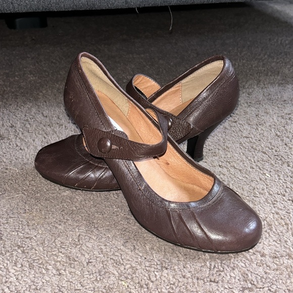 Brown leather Steve Madden size 7.5 heel - Picture 2 of 5